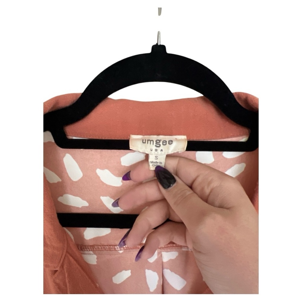 Umgee apricot dalmatian linen blend button down top size small - Picture 3 of 6